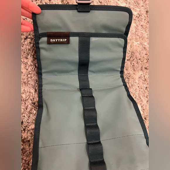 Yeti Day trip 7 qt. Lunch bag cooler. Like new! - Picture 2 of 4